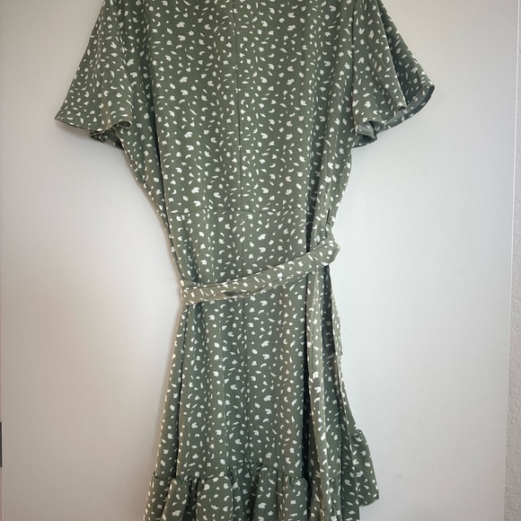 NWT Green and White Wrap Dress - Picture 4 of 7